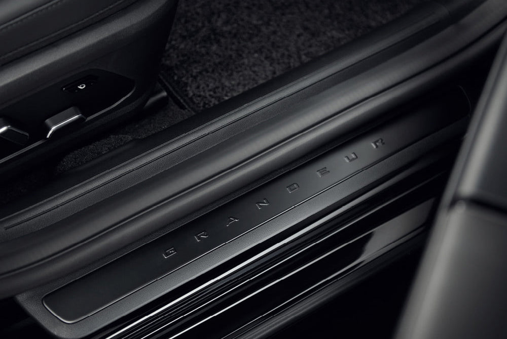 2024 2025 Hyundai Azera / Grandeur Genuine OEM Black Door Scuff Plate Trim 2pcs 1set